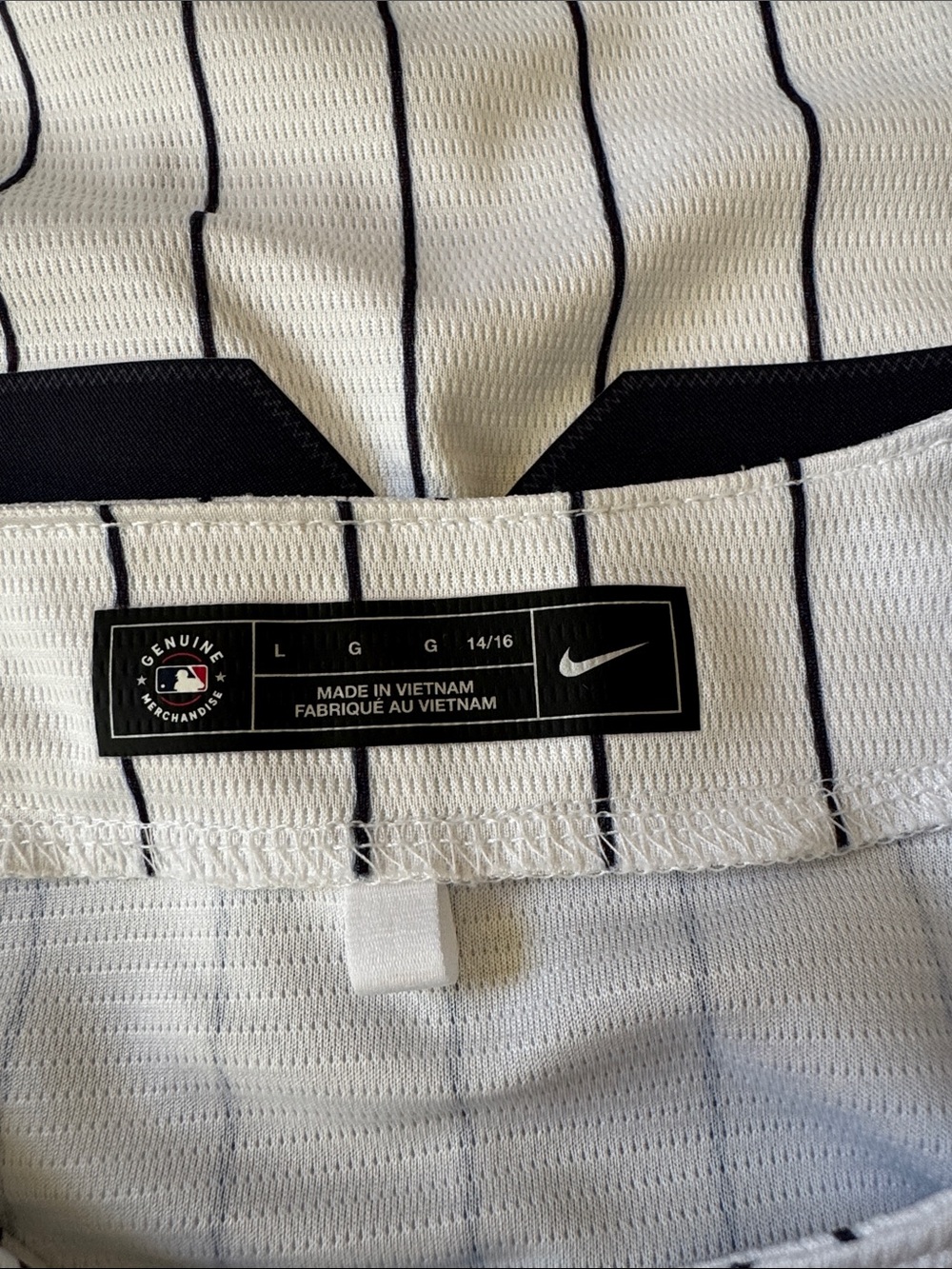 AARON JUDGE NEW YORK YANKEES JERSEY - Picture 4 of 4